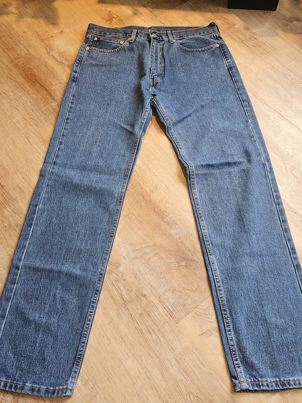 Levi's 505 straight leg Jeans in medium wash blue denim 36x34 mens NWOT